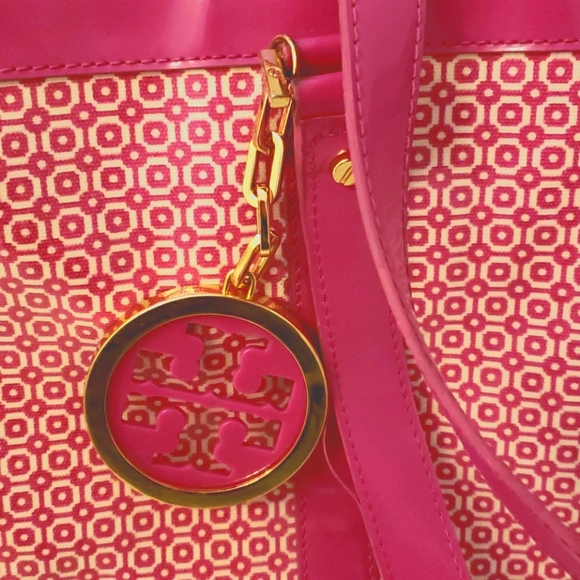 Tory Burch Tote in lovely bright pink - Picture 2 of 7